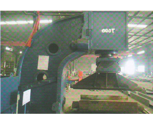 600 T油圧プレス